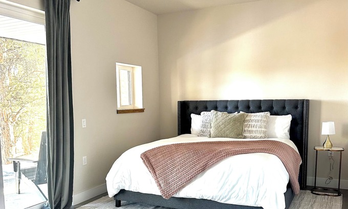 Hartsel House | Peaceful Mountain Getaway - The Blue Hideaway