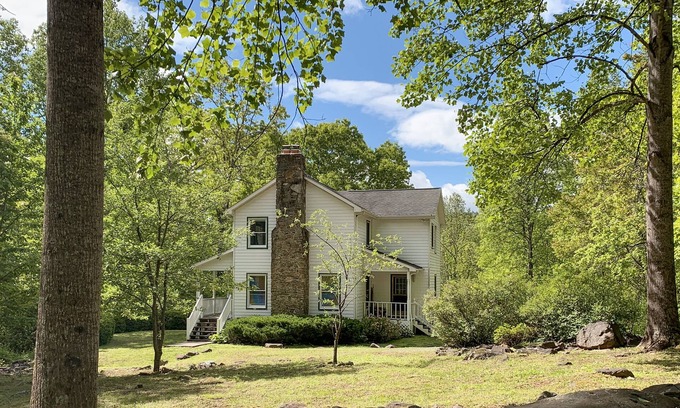 Stanardsville House | Peaceful mountain farmhouse, close to Shenandoah NP, wineries and more