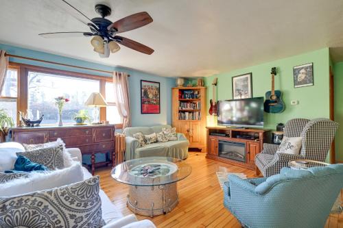 Necedah House | Peaceful Necedah Retreat 3 Mi to Lakes!