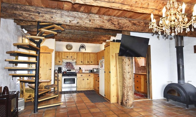 Arroyo Seco Cabin | Peaceful New Mexican Charm, Jacuzzi, Walk To Arroyo Seco, Pets Welcome