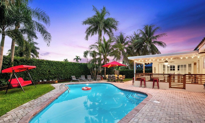 Pompano Isles House | Peaceful Oasis in Family Friendly Pompano Beach. 10 min to beach, heated pool