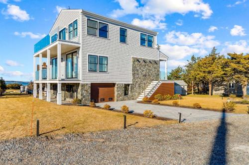 Cataumet Villa | Peaceful Oceanfront Villa in Bourne, Massachusetts