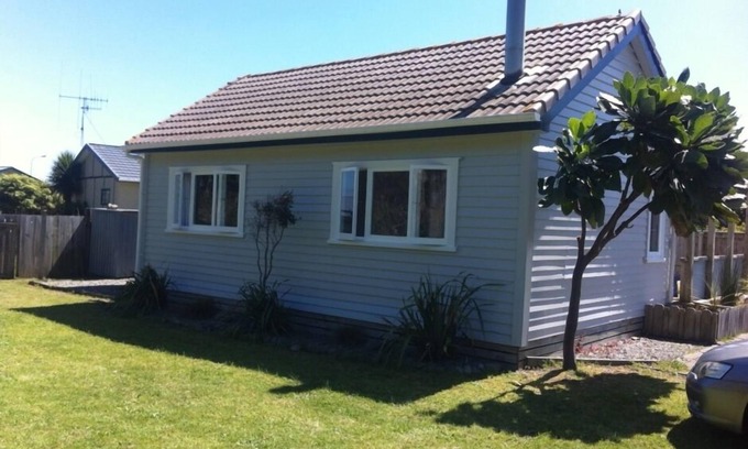 Otaki Beach House | Peaceful Otaki beach house