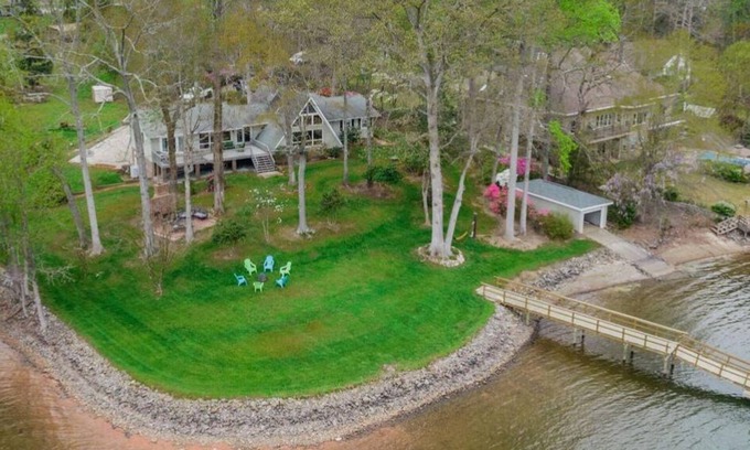 Terrell House | Peaceful Point Lodge by SoCharm | 180º Views of Lake Norman!