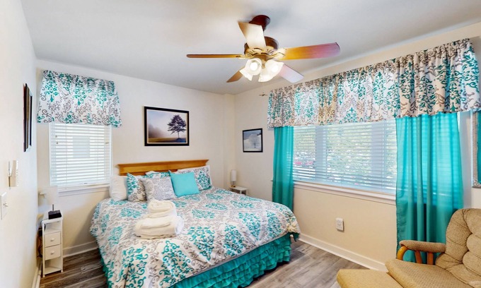 Huddleston Apartment | Peaceful resort studio with shared pool, hot tub, beach, game room & lake access