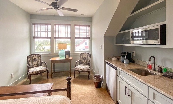Oriental Hotel | Peaceful Retreat in Coastal NC - River Dunes