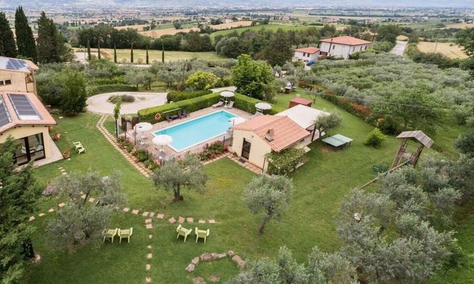 Cannara Villa | Peaceful rural countryhouse with pool close to Assisi