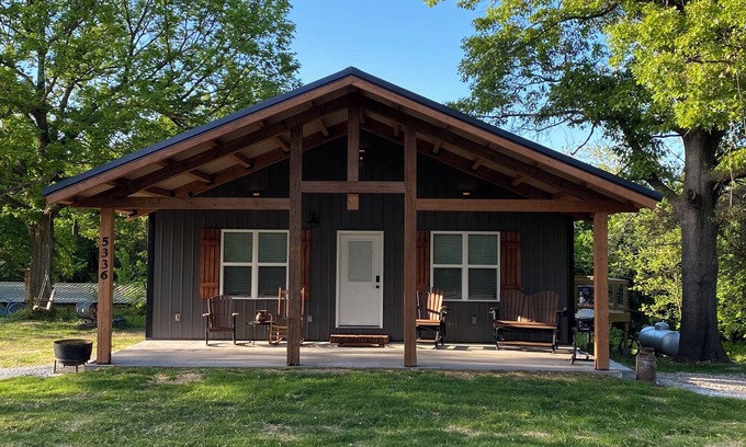 Boone County Other | Peaceful rural hideout 25 min south of Branson in NW AR w/large covered porch
