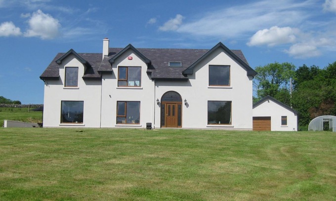 Fivemilebourne House | Peaceful, Scenic Family Home