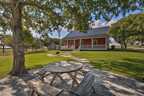Schulenburg House | Peaceful Schulenburg Farmhouse with Fire Pit and Grill
