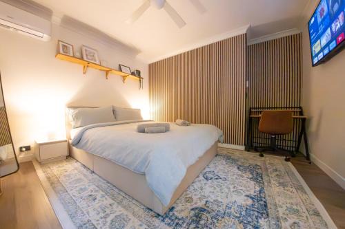 Shailer Park Apartment | Peaceful Studio Close to shops, motorway, national forest & koalas!