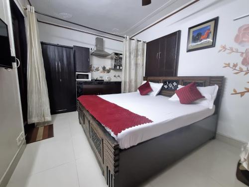 Vasant Vihar Apartment | Peaceful Studio with Kitchen
