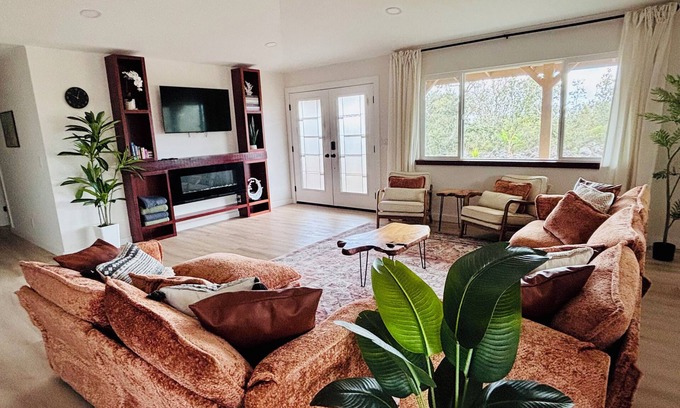 Ocean View House | Peaceful, stylish, modern Hawaiian getaway on one acre with views and stars!