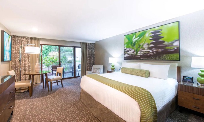 Barron Park House | Peaceful Unit with Outdoor Pool, Free Breakfast & Free Parking