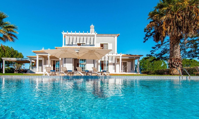 Silves Villa | Peaceful villa w/heatable pool in Pêra