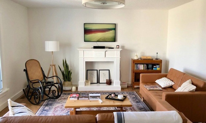 Cressy House | Peaceful waterfront cottage in Prince Edward County
