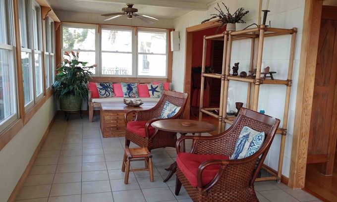 Old Homosassa House | Peaceful Waterfront Home, Daily Sunset, Dock, 3 Min to Boat ramp & Gulf Access