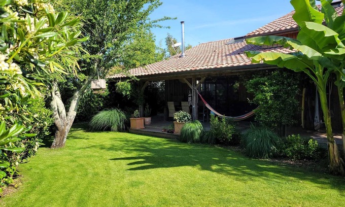 Le Porge House | Peaceful wooden house in a green setting 10 minutes from the beach!