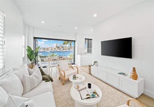 Elizabeth Bay Apartment | Peach at Palm View Collective