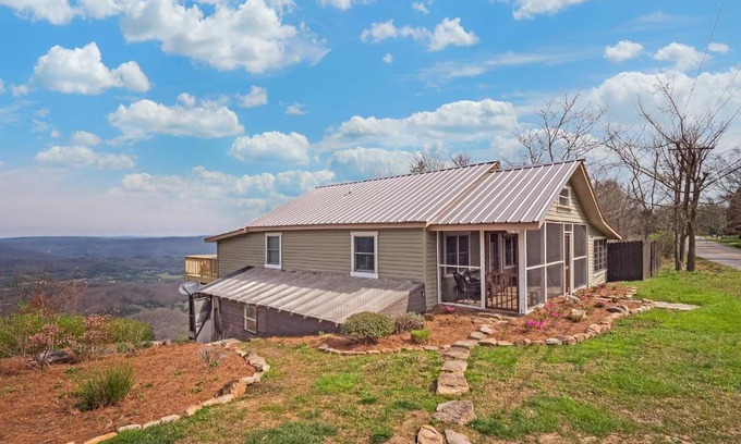 Lookout Mountain House | Peach Bluff House