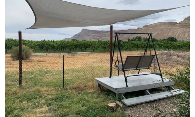 Palisade House | Peach Pad! 8 man hot tub