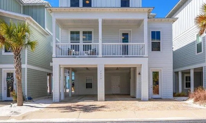 Navarre Beach House | Peach & Palm Beach House- Spacious 4 BR Home w/Paddleboard, Golf Cart