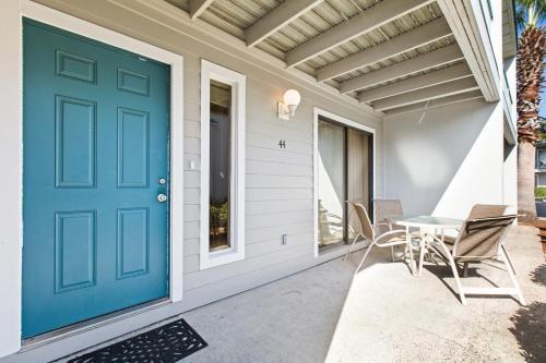 Miramar Beach Apartment | Peach Seashell