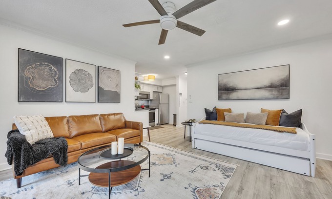 Downtown Atlanta Condo | "Peachtree Perch" Dtown Condo w Balcony, Sleeps 4