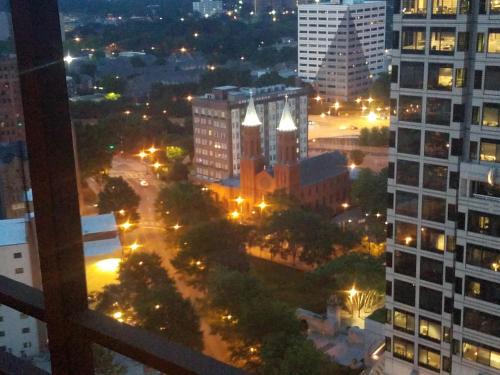 Downtown Atlanta Apartment | Peachtree Towers Condo