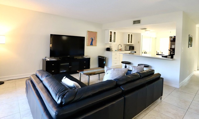 River Oaks Apartment | Peacock Paradise-Close to Airport, Cruiseport