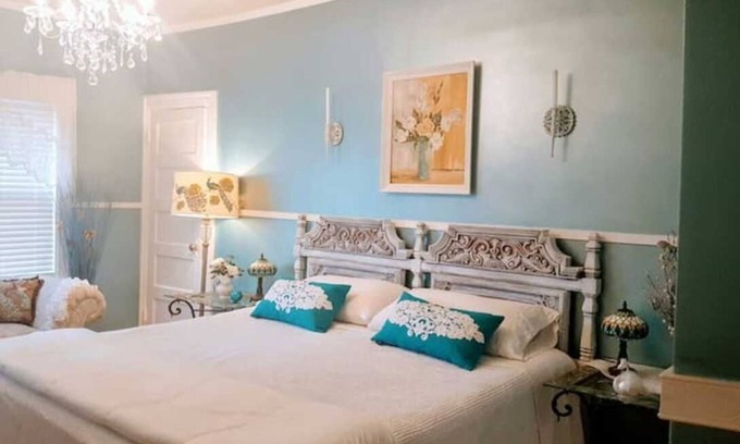 Tulsa Bed & Breakfast | Peacock Room at Magnolia House