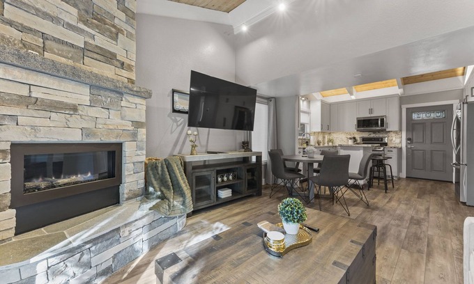 Incline Village Condo | Peak Comfort in North Tahoe! Elevate Your Stay with Our Premium Retreat.