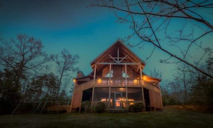 Blue Ridge Cabin | Peak of Perfection- Stunning Sunset Views | 5 bedrooms | Minutes from Downtown