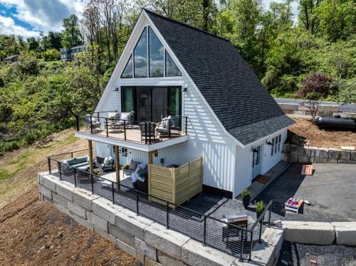 Afton House | Peak Retreat Near Trails And Wineries
