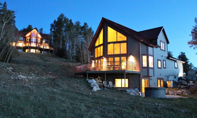 Lead Cabin | Peak2- Hot Tub, WiFi, Foosball, Garage, AC