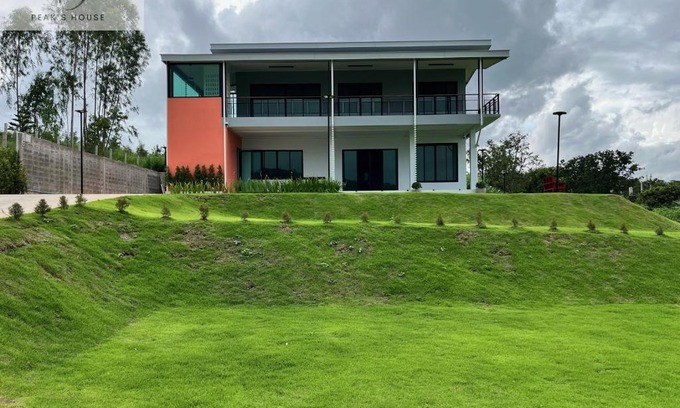 Khaem Son House | Peak’s House