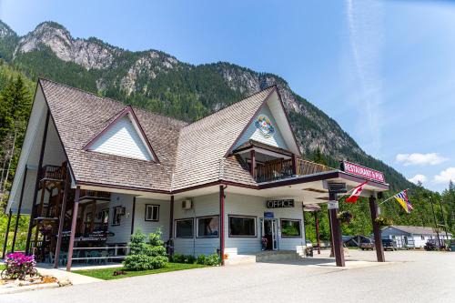 Revelstoke Cabin | Peaks Lodge