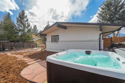 West Colorado Springs House | PeakView Family Lux - Man Cave Hot Tub BBQ Views