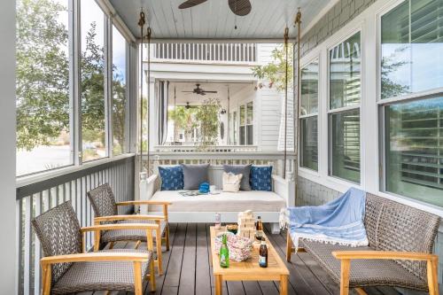 Santa Rosa Beach House | Pearl by AvantStay Idyllic Seaside Getaway w 2 Large Decks Lush Garden