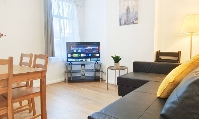 Brent House | Pearl Garden in Wembley. Cosy 3 Bedrooms and 2 Bathrooms With Larger Garden