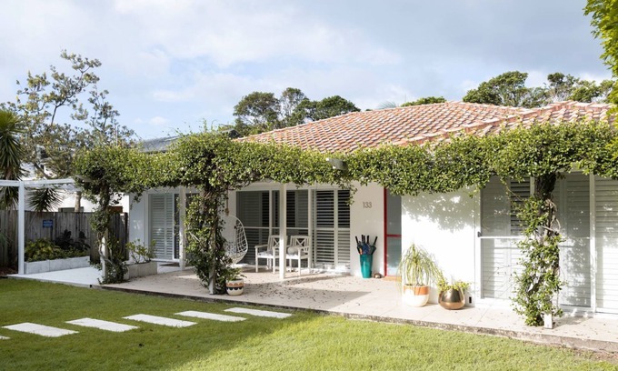 Suffolk Park House | Pearl House on Tallows - Luxury Pet friendly Beachfront home with Pool, Spa & Sauna