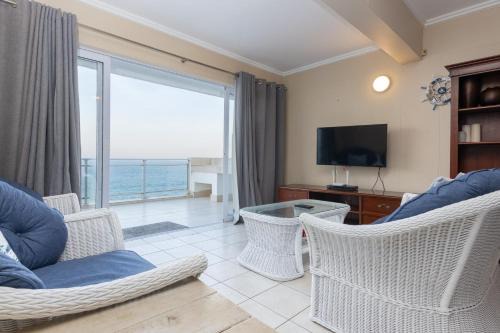 Shaka's Rock Apartment | Pebble Beach 3 (Family Only)