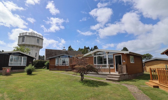Seaton Cottage | PEBBLE BEACH CHALET, pet friendly, with a garden in Seaton, Devon