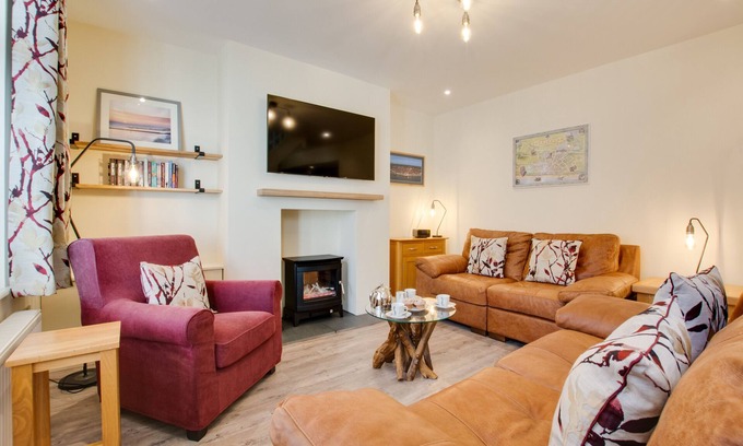 Sheringham House | Pebble Cottage - Three Bedroom House, Sleeps 5