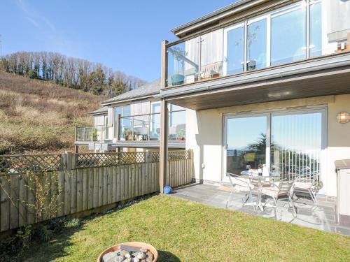 Downderry Apartment | Pebbles