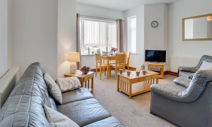 Dinas Dinlle Apartment | Pebbles in Dinas Dinlle
