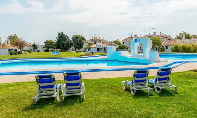 Santa Luzia Apartment | Pedras D'El Rei Cozy Apartment by Trip2Portugal