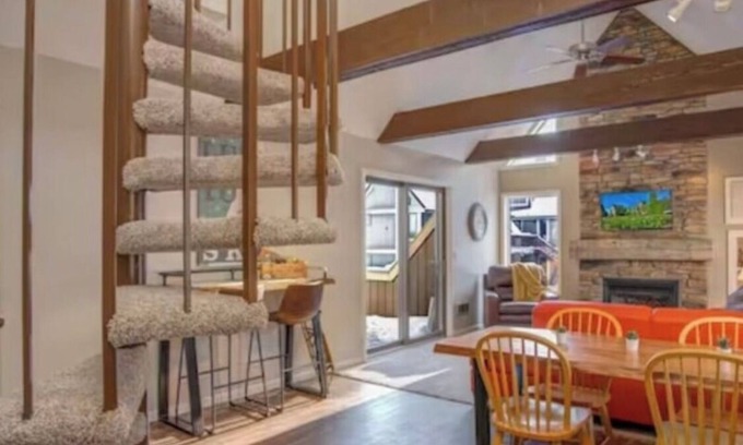 Clymer Condo | Peek & Peak slope side Chalet, close to golf too!