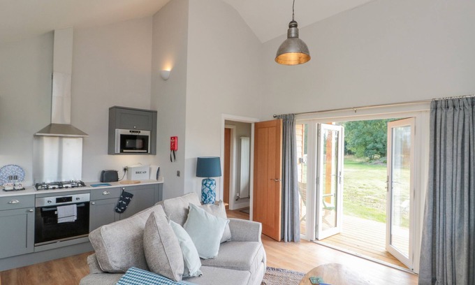 Easterside Cottage | Peep o' Day