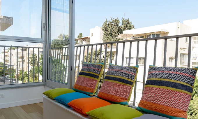Tel Aviv City Center Apartment | Peerless location! Parking - FRISHMAN/DIZENGOFF